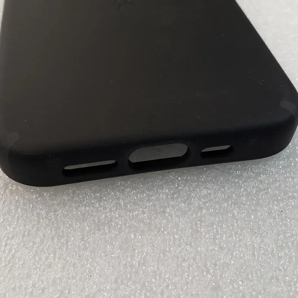 Speck Magnetic Case for iPhone 13 - Black Cover